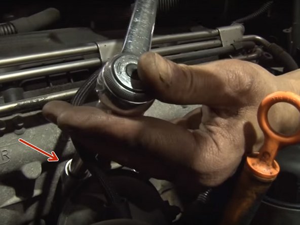 Serrer les 4 bougies sans forcer à l'aide d'une clé dynamométrique