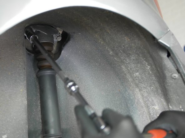 Resserrer les deux vis présentes sur le haut de l'amortisseur