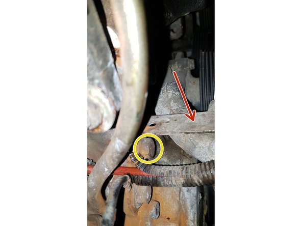 en retirant cette vis.