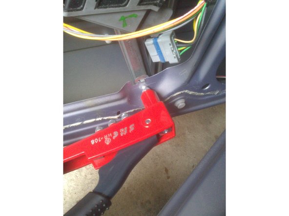 Pensez à couper le contact avant de continuer