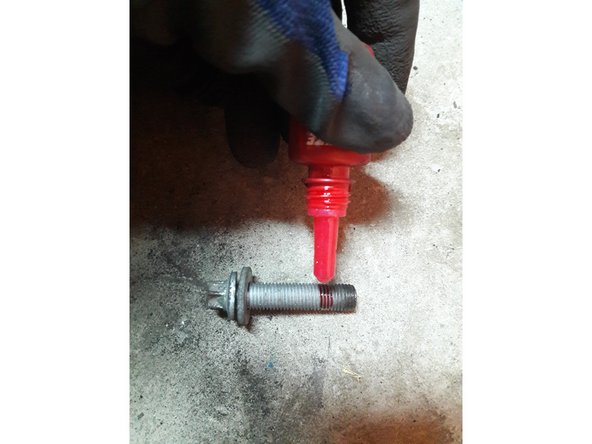 Montez le nouveau disque après l'avoir dégraissé avec le dégraissant frein en bombe.