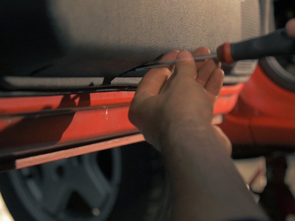 
Remove the other 8 screws from the pocket to remove it, still using a Torx T20
