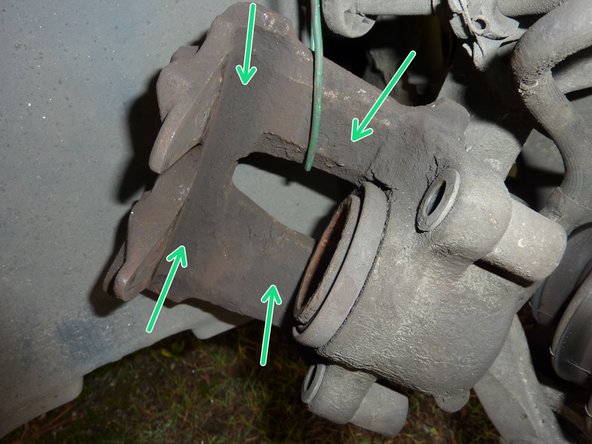 Nettoyer également l’intérieur de l'étrier.