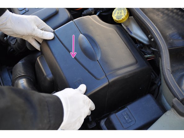 Attendre 5 minutes avant de démarrer le moteur, pendant que l’électronique du véhicule se réinitialise.