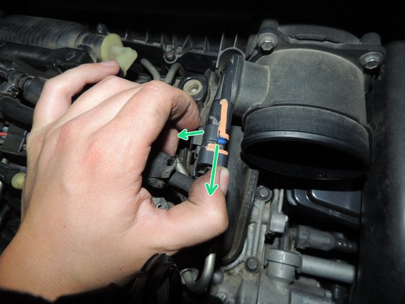 S'assurer que le contact de la voiture est bien coupé.