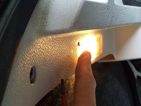
Replace the bulb holder in the trunk

