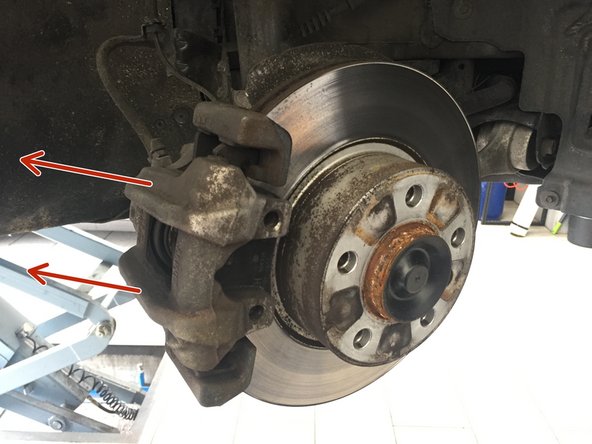 Une fois les deux vis démonté retirer l'étrier