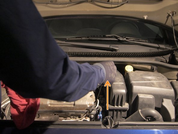 Une fois la bonne quantité versé, tirer la jauge et essuyer l'ancien niveau sur un chiffon