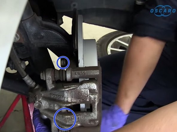 Revisser les 2 boulons