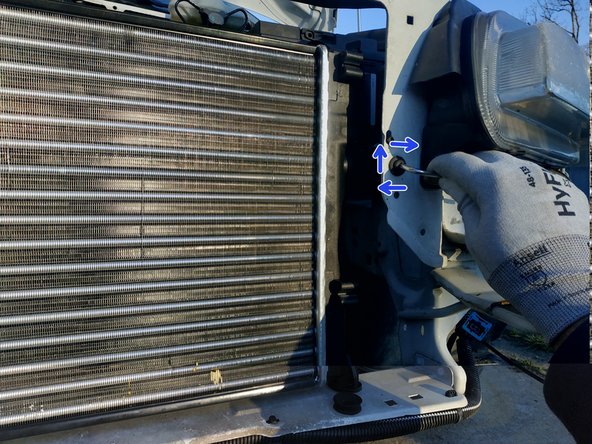 remettre la patte de fixation en place de l'autre côté et visser la vis de maintien, clé torx T30