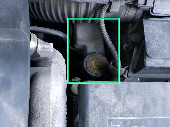 
Check the brake fluid level.
