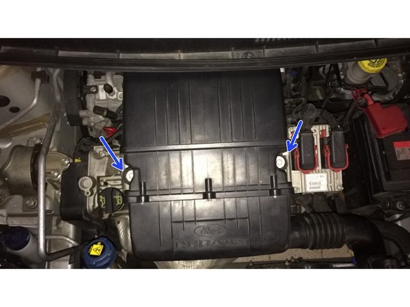 Puis revisser les deux vis de fixation du boitier d'air