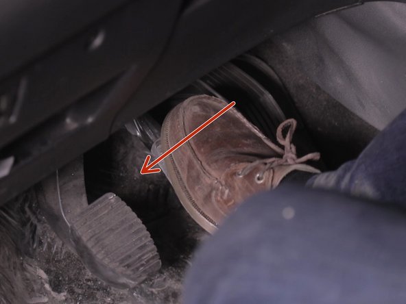 Appuyer plusieurs fois sur la pédale de frein afin de remettre en place le piston