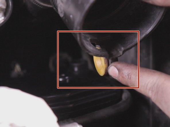 Replacer la première partie de la durite d'arrivée d'air puis clipser la