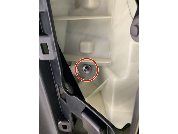 Dévisser les 4 vis de 10 qui tiennes le feu