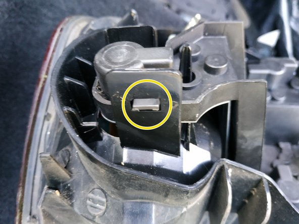 vérifier que les 5 clips sont bien verrouillés