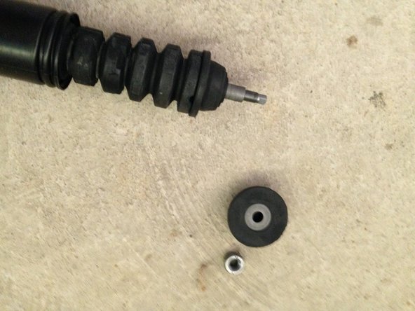 Retirer le premier caoutchouc.