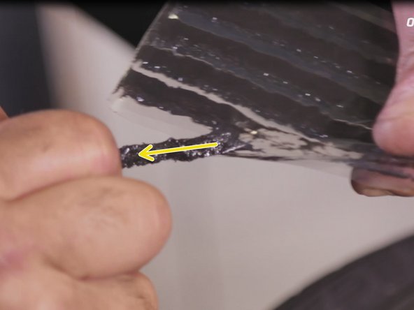 Prélever une mèche dans votre kit de crevaison