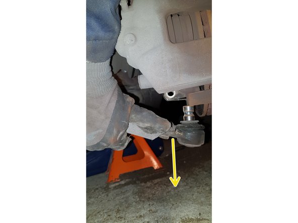 Appuyez sur le triangle pour déloger la rotule de la fusée.