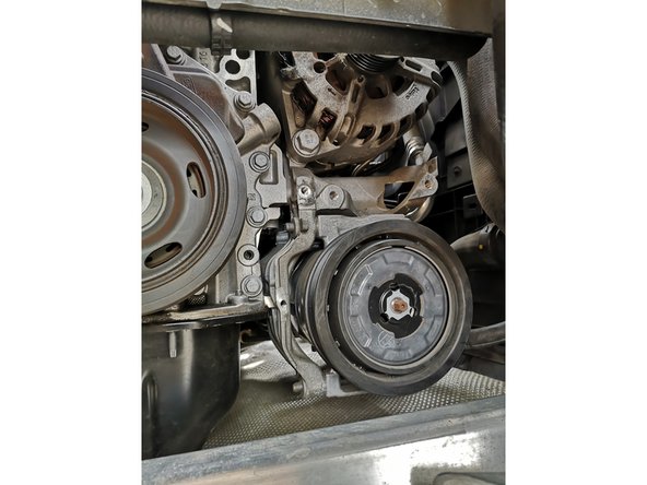 Une fois les galets retirer, vous avez une visibilité des 5 emplacements de vis