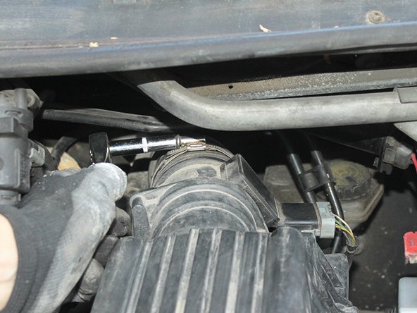 Ecarter le collier vers l’arrière.