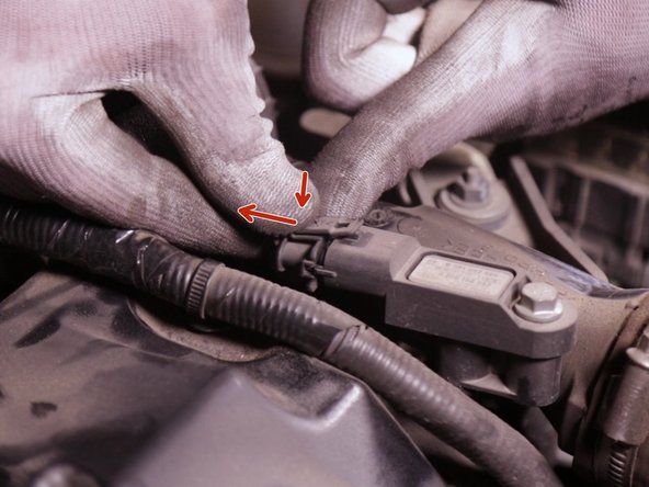 Débrancher le connecteur en pinçant la languette