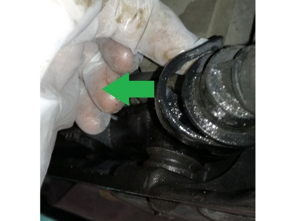 déssérer et déplacer le collier avec une pince multi-prise.