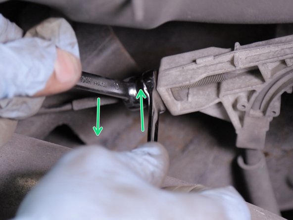 Vérifier le bon fonctionnement en tirant sur le levier de frein à main