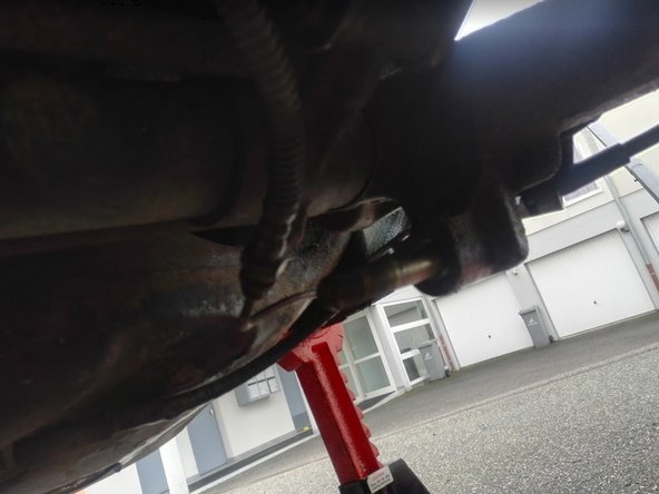 
Remove the shock absorber
