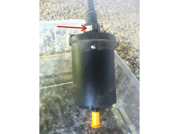 Retirez la durite en pressant le bouton d'ablocage puis en tirant.