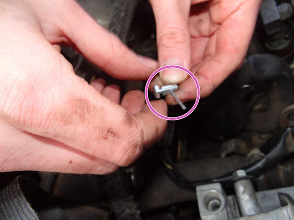 Faire passer la gaine dans l'ajusteur (Noir et cannelé )