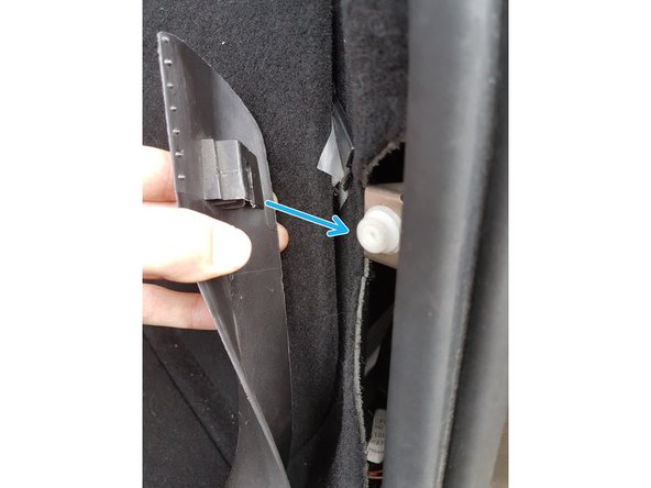 Puis appuyer vers le bas pour clipser les 2 clips sur les cotés