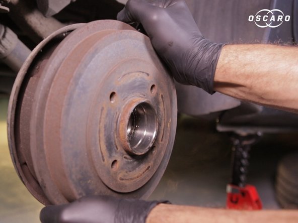 Déposer le tambour en tirant dessus