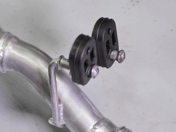 Positionner les nouvelles butées sur les tiges du nouveau catalyseur