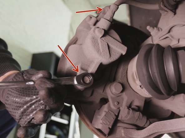 Desserrer les deux vis  de l’étrier