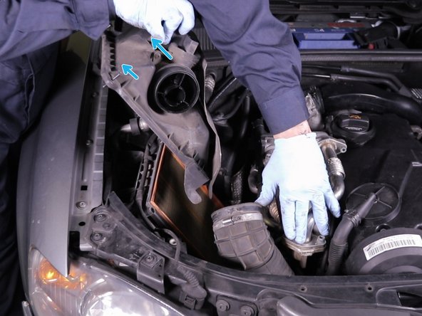 Faire attention aux deux attaches