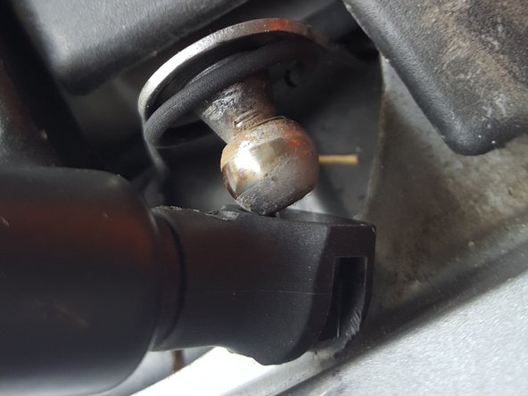 Tirer sur le vérin pour extraire les rotules