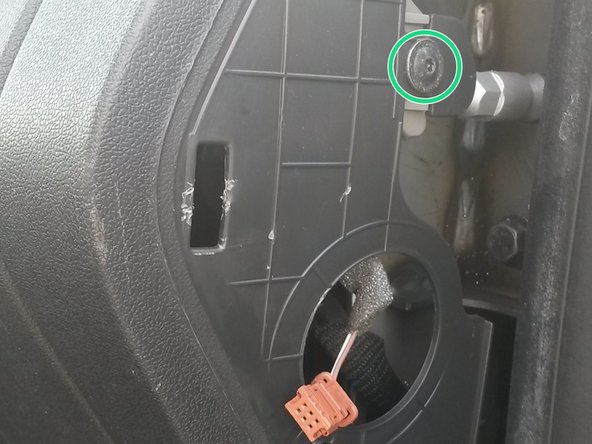 Vis sous la pièce support du bouton de désactivation de l'airbag.