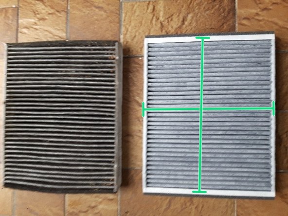 Comparer les trois dimensions de l'ancien et du nouveau filtre d'habitacle qui doivent être identiques.