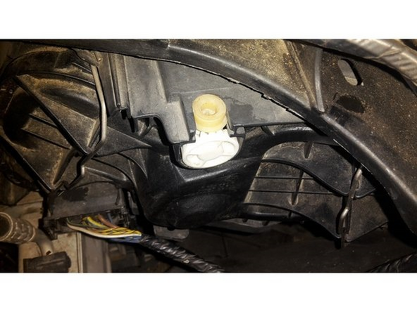 Remettre les clips de maintien en place .