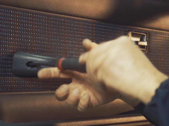 
Replace the armrest and tighten the two screws with a Torx T30
