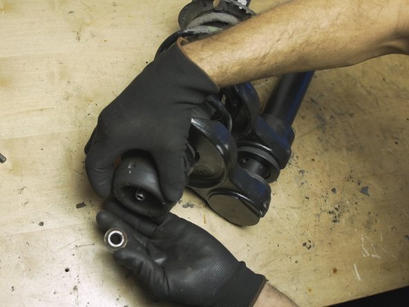 Dévisser et déposer l'écrou de maintient de la butée