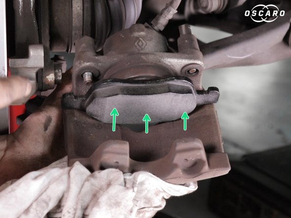 Insérer les ressorts de la deuxième plaquette de frein dans le piston