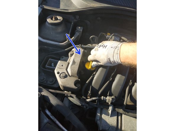 vérifier où en est le niveau à l'aide de la jauge et compléter si nécessaire