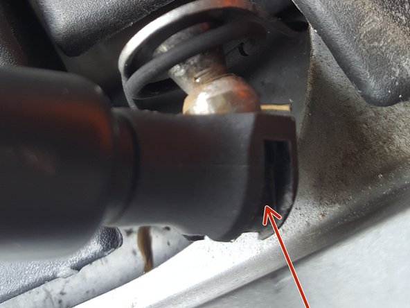 Appuyer sur le vérin pour emboîter la rotule