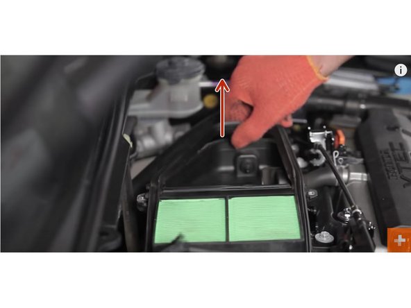 Retire le l 'ancien filtre a air