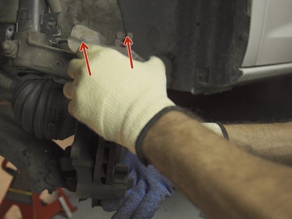 Retirer la chape en la tirant sur le côté