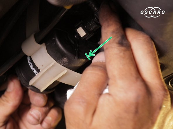 Replacer la durite sur le filtre à carburant