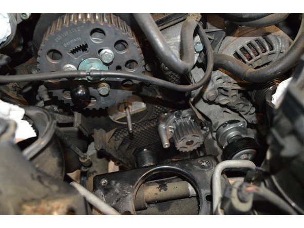 Remplacer le galet inverseur. Le nouveau galet inverseur doit être serrer à 20Nm.