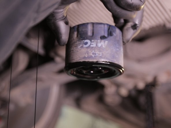 Dévisser le filtre à la main et le retirer